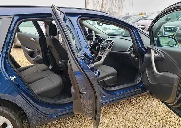 Opel Astra cena 19900 przebieg: 212000, rok produkcji 2011 z Płock małe 497
